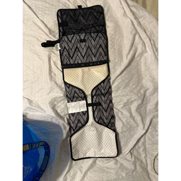 Skip Hop Diaper Clutch Organizer in Black and White - Picture 5 of 9